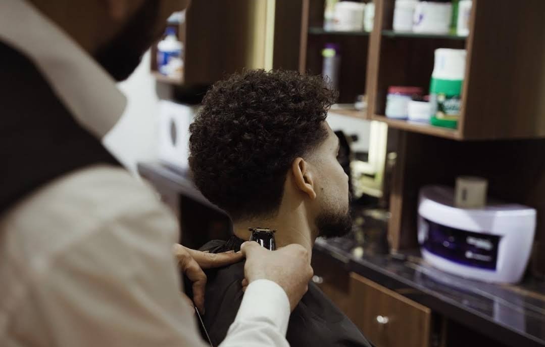 Zoro Scissor Men's Salon