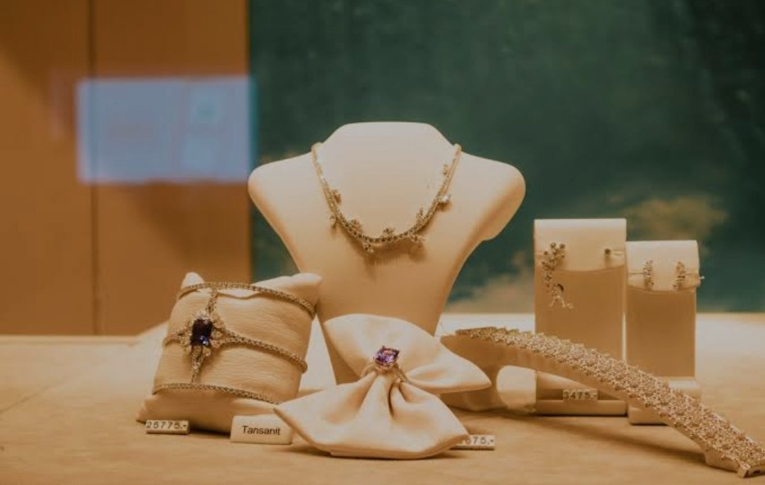 Diamond Table Jewelry