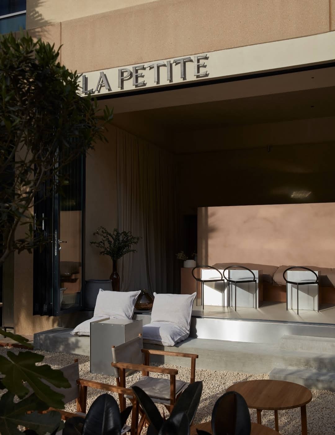 LA PETITE
