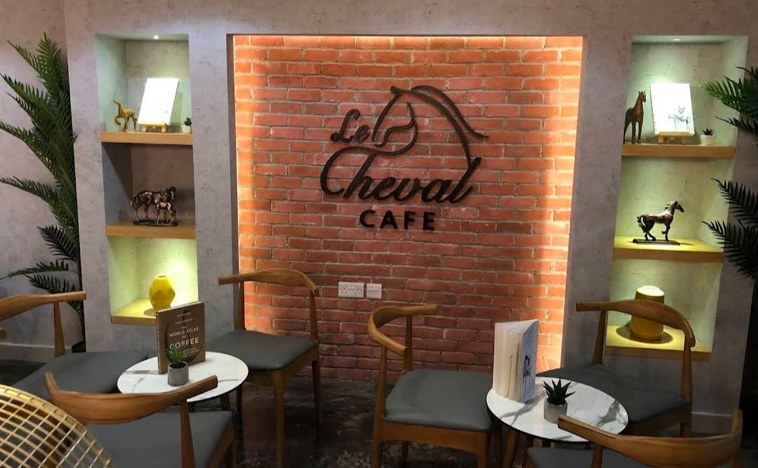 Lei Cheval Cafe
