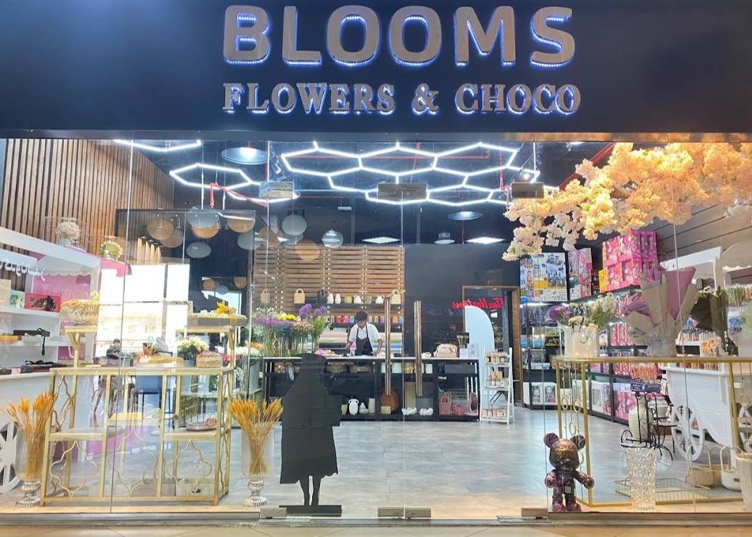 Blooms Flowers and Choco – بلومز